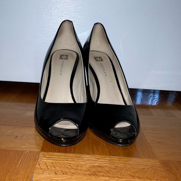 Anne Klein glossy black open toe heels - Picture 2 of 4